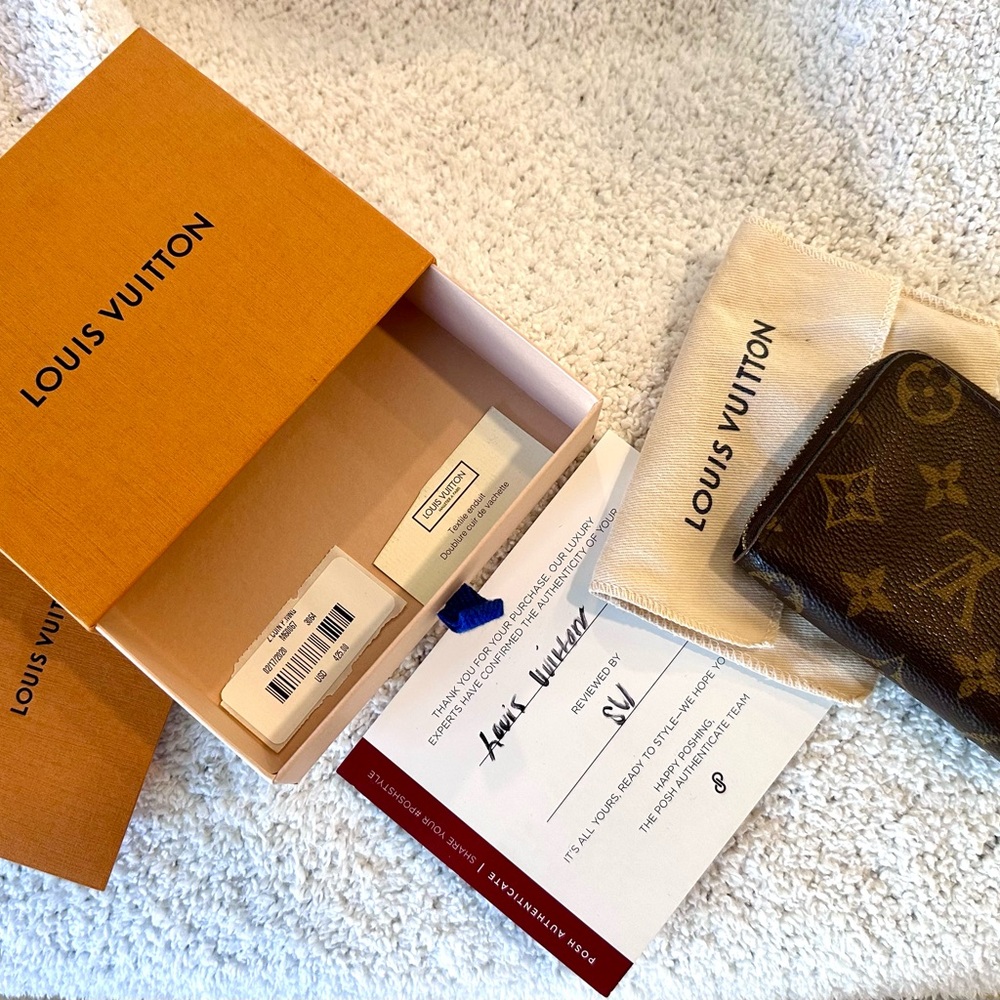 SOLD Louis Vuitton Small Zippy Monogram Wallet - Picture 3 of 10